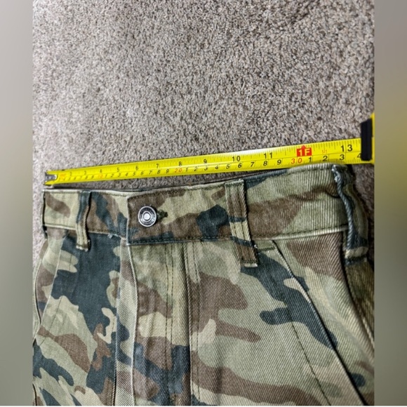 Free People - We The Free: Remy Camoflauge High Rise
Crop Pants - Picture 9 of 9